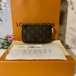 *NEW* 2019 Louis Vuitton Mini Pochette Monogram